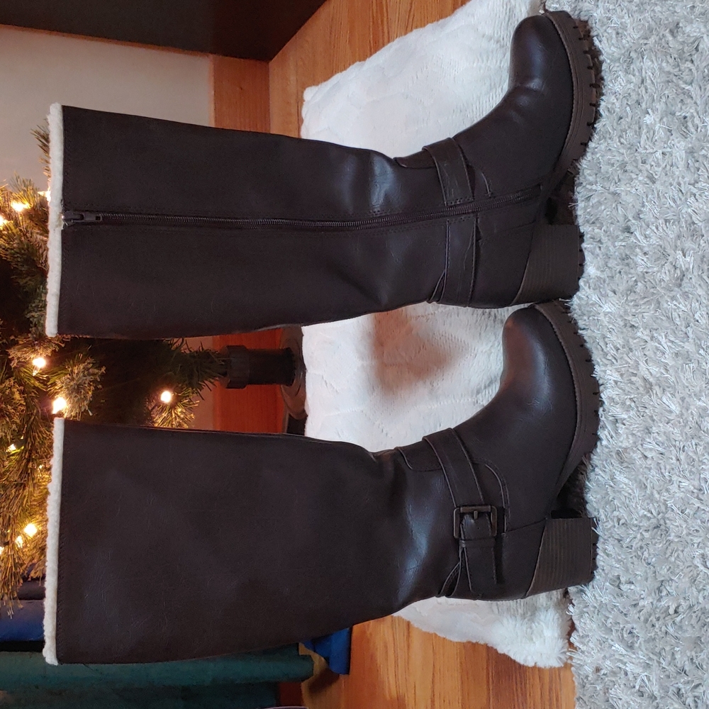Size 6.5 Lower East Side brown boots with side zip and fully lined.